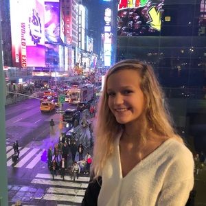 Meet your Posher, Ella